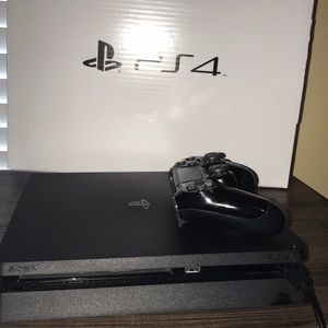 {SOLD} PLAYSTATION 4